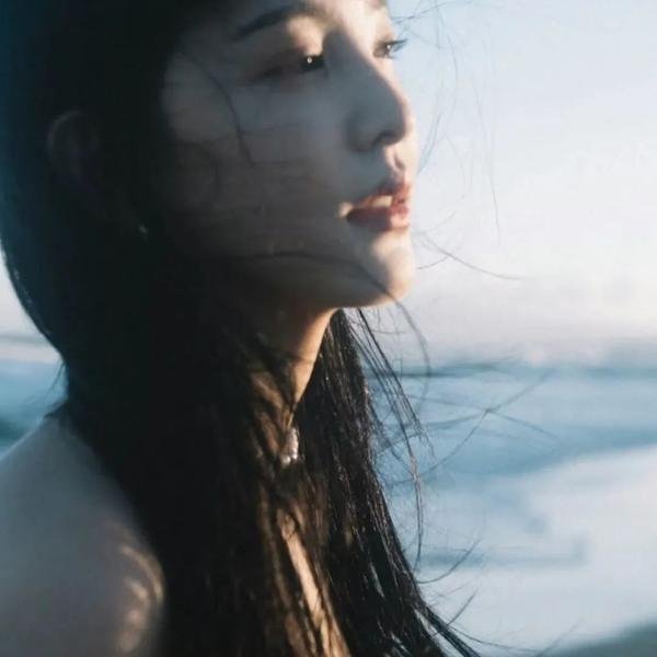 八月月亮的五个娃娃